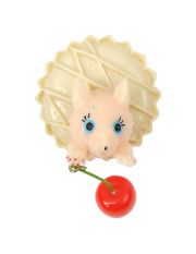 N2 - Brooches