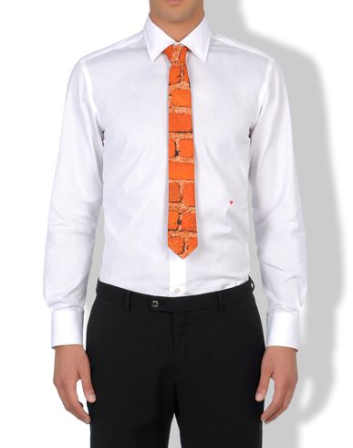 Moschino, Tie