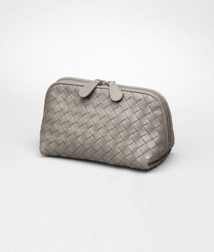 BOTTEGA VENETA - Kosmetiktasche aus Nappaleder Intrecciato Fume