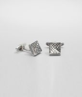Bottega Veneta® Manschettenknöpfe aus Silber Intrecciato mit Antik-Effekt Bottega Veneta® Manschettenknöpfe aus Silber Intrecciato mit Antik-Effekt