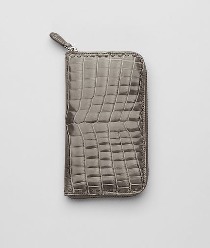 BOTTEGA VENETA - Portemonnaie mit Rundum-Reißverschluss aus glänzendem Krokodilleder Fumé Shadow