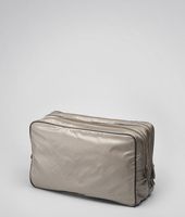 Bottega Veneta® Kosmetiktasche aus Spinnaker Bottega Veneta® Kosmetiktasche aus Spinnaker