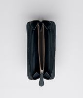 Bottega Veneta® Portafoglio Prusse in Pelle Intrecciata con Zip Bottega Veneta® Portafoglio Prusse in Pelle Intrecciata con Zip