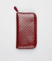Bottega Veneta® Fraise Nero Intreccio Scolpito Spazzolato Zip Around Wallet Bottega Veneta® Fraise Nero Intreccio Scolpito Spazzolato Zip Around Wallet