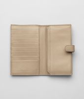 Bottega Veneta® Continental Portemonnaie aus Nappaleder Intrecciato Walnut Bottega Veneta® Continental Portemonnaie aus Nappaleder Intrecciato Walnut