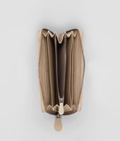 Bottega Veneta® Portemonnaie mit Rundum-Reißverschluss aus Nappaleder Intrecciato Walnut Bottega Veneta® Portemonnaie mit Rundum-Reißverschluss aus Nappaleder Intrecciato Walnut