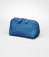 Bottega Veneta® Kosmetiktasche aus Nappaleder Intrecciato Électrique Bottega Veneta® Kosmetiktasche aus Nappaleder Intrecciato Électrique