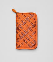 Bottega Veneta® Portemonnaie mit Rundum-Reißverschluss aus Ayers und Nappaleder Intrecciato Tangerine Bottega Veneta® Portemonnaie mit Rundum-Reißverschluss aus Ayers und Nappaleder Intrecciato Tangerine
