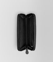 Bottega Veneta® PORTEMONNAIE MIT RUNDUM-REISSVERSCHLUSS AUS STRAUSSENLEDER ANTIK INTRECCIATO NERO Bottega Veneta® PORTEMONNAIE MIT RUNDUM-REISSVERSCHLUSS AUS STRAUSSENLEDER ANTIK INTRECCIATO NERO