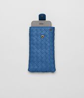 Bottega Veneta® Porta iPhone Électrique in Nappa Intrecciata Bottega Veneta® Porta iPhone Électrique in Nappa Intrecciata