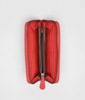Bottega Veneta® Portafoglio New Red in Nappa Minionde Intrecciata con Zip Bottega Veneta® Portafoglio New Red in Nappa Minionde Intrecciata con Zip