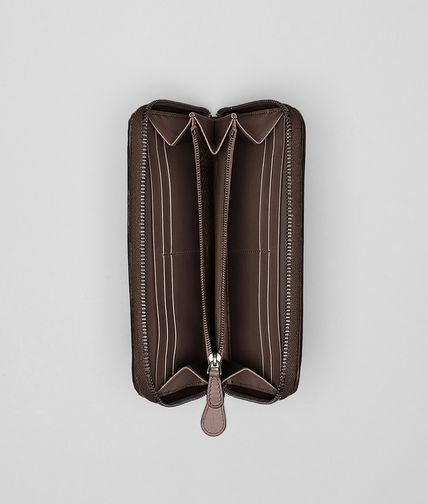 BOTTEGA VENETA - MUD INTRECCIATO BORDER CALF Zip Around Wallet