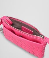 Bottega Veneta® SCHLÜSSELETUI AUS NAPPALEDER INTRECCIATO ROSA SHOCK Bottega Veneta® SCHLÜSSELETUI AUS NAPPALEDER INTRECCIATO ROSA SHOCK