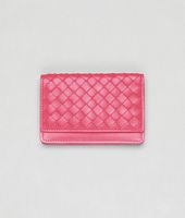 Bottega Veneta® KARTENETUI AUS NAPPALEDER INTRECCIATO ROSA SHOCK Bottega Veneta® KARTENETUI AUS NAPPALEDER INTRECCIATO ROSA SHOCK