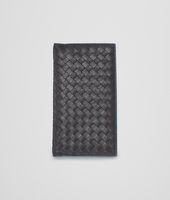 Bottega Veneta® CONTINENTAL PORTEMONNAIE AUS GEWASCHENEM VINTAGE INTRECCIATO NERO UND SIGNAL BLUE Bottega Veneta® CONTINENTAL PORTEMONNAIE AUS GEWASCHENEM VINTAGE INTRECCIATO NERO UND SIGNAL BLUE