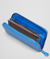 Bottega Veneta® PORTAFOGLIO SIGNAL BLUE IN VN INTRECCIATO CON ZIP Bottega Veneta® PORTAFOGLIO SIGNAL BLUE IN VN INTRECCIATO CON ZIP