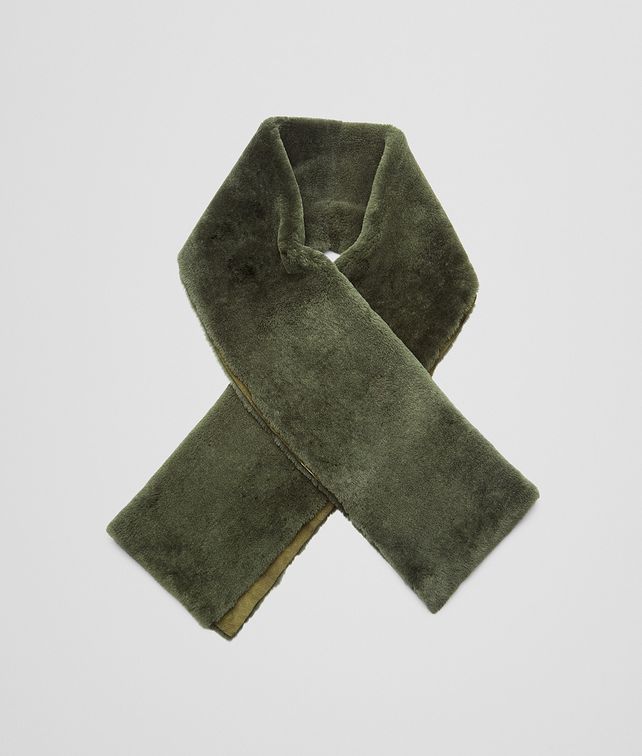 BOTTEGA VENETA SCIARPA SERGEANT IN SHEARLING DI AGNELLO Sciarpa o cappello o guanto U fp