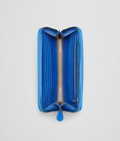 Bottega Veneta® PORTAFOGLIO SIGNAL BLUE IN VN INTRECCIATO CON ZIP Bottega Veneta® PORTAFOGLIO SIGNAL BLUE IN VN INTRECCIATO CON ZIP