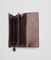 Bottega Veneta® CONTINENTAL PORTEMONNAIE AUS CERVO METALLIC- LEDER INTRECCIATO ESPRESSO Bottega Veneta® CONTINENTAL PORTEMONNAIE AUS CERVO METALLIC- LEDER INTRECCIATO ESPRESSO
