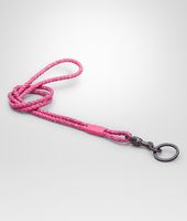 Bottega Veneta® SCHLÜSSELANHÄNGER aus Ayers Livrea Intrecciato ROSA SHOCK Bottega Veneta® SCHLÜSSELANHÄNGER aus Ayers Livrea Intrecciato ROSA SHOCK