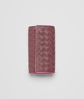 Bottega Veneta® PORTACHIAVI AUBERGINE E ROSA SHOCK IN VINTAGE LAVATO INTRECCIATO Bottega Veneta® PORTACHIAVI AUBERGINE E ROSA SHOCK IN VINTAGE LAVATO INTRECCIATO