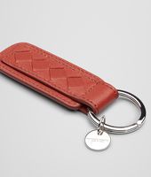 Bottega Veneta® PORTE-CLÉS BURNT RED EN NAPPA INTRECCIATO Bottega Veneta® PORTE-CLÉS BURNT RED EN NAPPA INTRECCIATO
