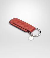 Bottega Veneta® PORTE-CLÉS BURNT RED EN NAPPA INTRECCIATO Bottega Veneta® PORTE-CLÉS BURNT RED EN NAPPA INTRECCIATO