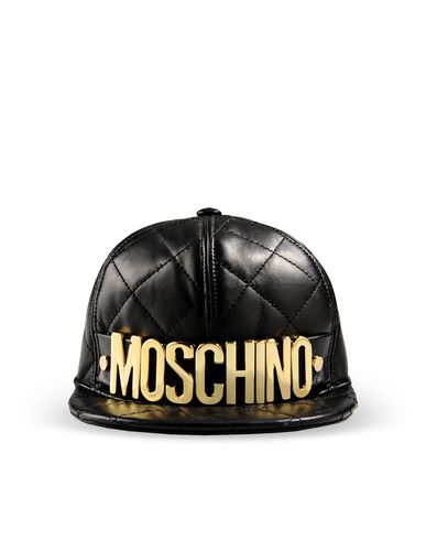 Moschino, Hat