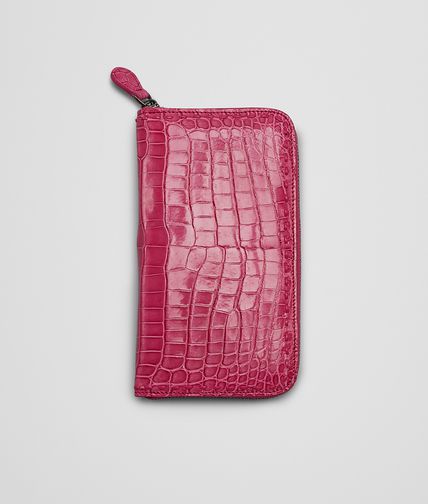 BOTTEGA VENETA - Portemonnaie Mit Rundum-Reissverschluss aus glänzendem Krokodilleder ROSA SHOCK