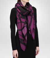 Bottega Veneta® SCHAL AUS KASCHMIRWOLLE UND SEIDE PARMA VIOLET BLACK Bottega Veneta® SCHAL AUS KASCHMIRWOLLE UND SEIDE PARMA VIOLET BLACK