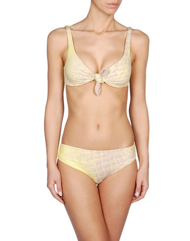 ZOOM FISICO-Cristina Ferrari - Bikini