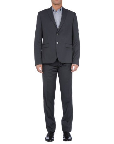 ZOOM EN AVANCE - Suits