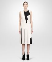 Bottega Veneta® ABITO PALE NERO IN CRÊPE DI LANA Bottega Veneta® ABITO PALE NERO IN CRÊPE DI LANA