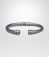 Bottega Veneta® Armband aus oxidiertem Silber Intrecciato Bottega Veneta® Armband aus oxidiertem Silber Intrecciato