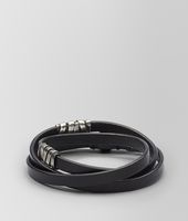 Bottega Veneta® Armband aus oxidiertem Silber und Leder Bottega Veneta® Armband aus oxidiertem Silber und Leder