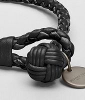 Bottega Veneta® Armband aus Nappaleder und Ayers Intrecciato in Nero Bottega Veneta® Armband aus Nappaleder und Ayers Intrecciato in Nero