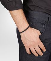 Bottega Veneta® Armband aus oxidiertem Silber und Nappaleder Intrecciato Nero Bottega Veneta® Armband aus oxidiertem Silber und Nappaleder Intrecciato Nero