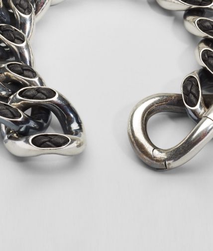 BOTTEGA VENETA - Bracciale Nero in Nappa Intrecciata e Argento Intreccio Svanito