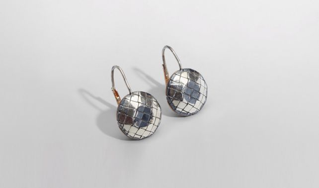 BOTTEGA VENETA - Ohrringe aus Silber Intreccio Svanito Oro Bruciato