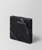 Bottega Veneta® Untersetzer aus Leinen Intrecciato Nero Bottega Veneta® Untersetzer aus Leinen Intrecciato Nero