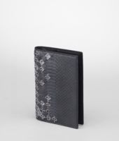Bottega Veneta® Reisepass-Etui aus Ayers Intrecciato Ardoise Bottega Veneta® Reisepass-Etui aus Ayers Intrecciato Ardoise