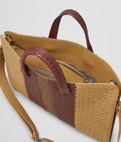 Bottega Veneta® AKTENTASCHE AUS CLUB FUMÉ INTRECCIATO NEW BRONZE, AUBERGINE UND EDOARDO Bottega Veneta® AKTENTASCHE AUS CLUB FUMÉ INTRECCIATO NEW BRONZE, AUBERGINE UND EDOARDO
