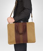 Bottega Veneta® AKTENTASCHE AUS CLUB FUMÉ INTRECCIATO NEW BRONZE, AUBERGINE UND EDOARDO Bottega Veneta® AKTENTASCHE AUS CLUB FUMÉ INTRECCIATO NEW BRONZE, AUBERGINE UND EDOARDO