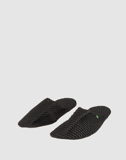 LE DD - CALZATURE - Pantofole - su YOOX.COM
