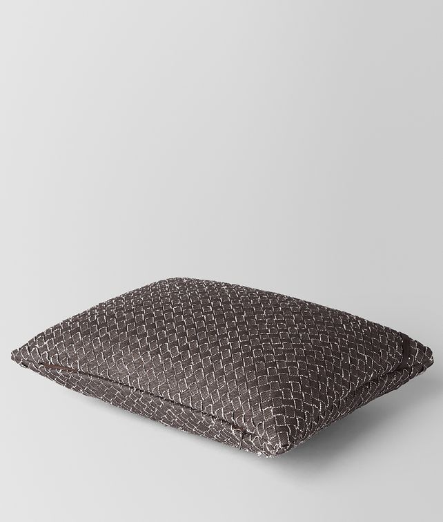 BOTTEGA VENETA PILLOW IN CARBONE INTRECCIATO LINEN Pillow and blanket E fp