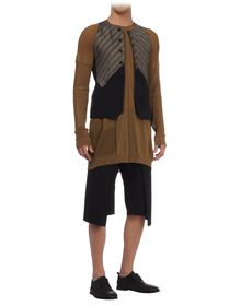 GARETH PUGH - 3/4-length short