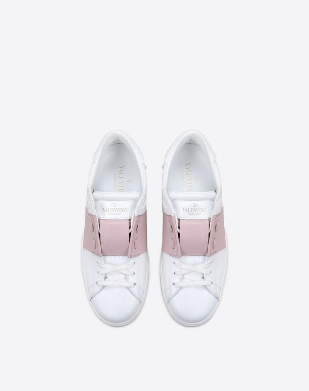 she goes sneaker valentino
