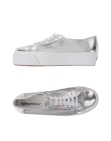 фото Низкие кеды и кроссовки Superga