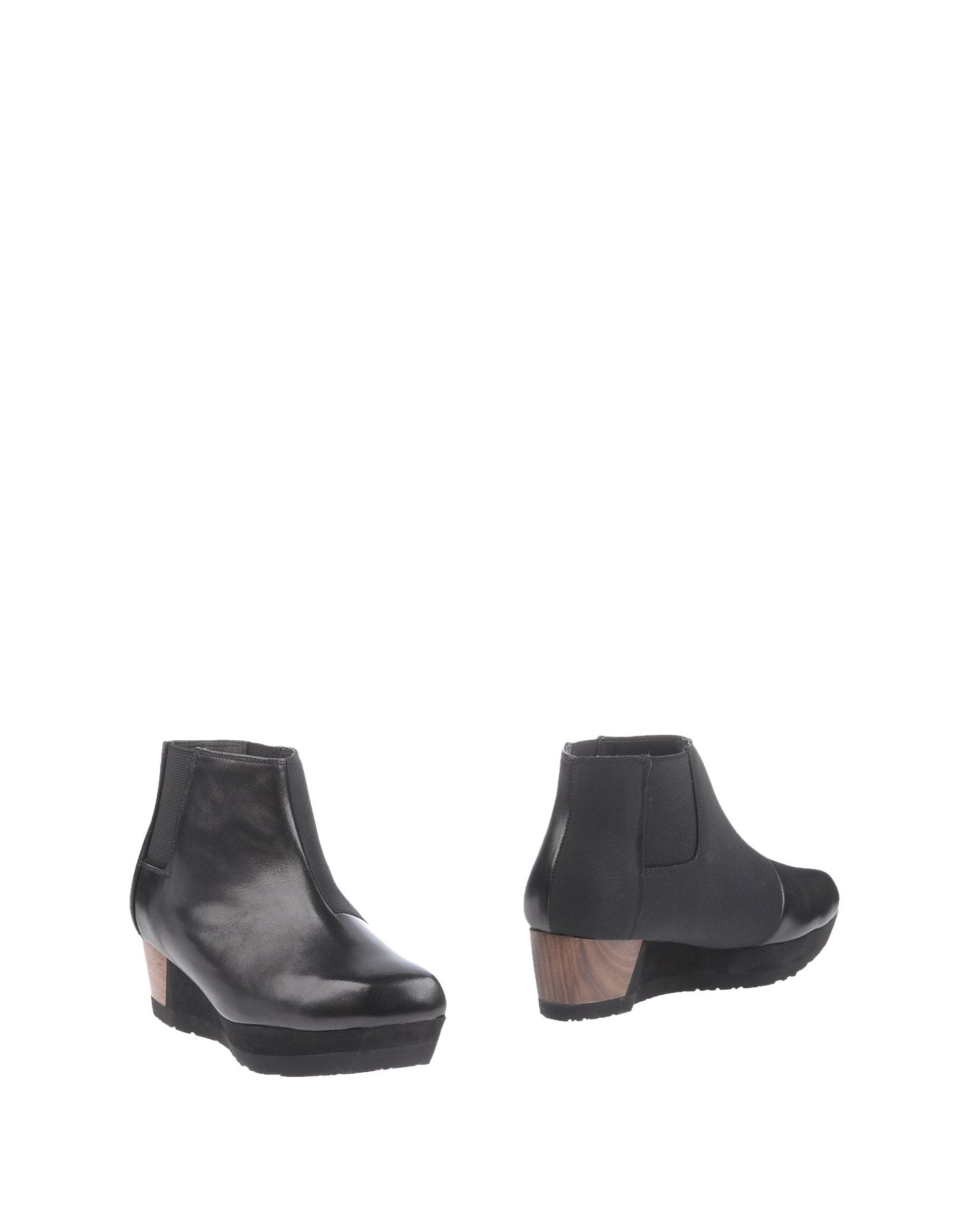 ISSEY MIYAKE Ankle boot,11213769EW 11