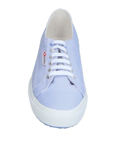 фото Низкие кеды и кроссовки Superga